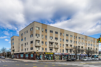 150-05 Northern Blvd in Flushing, NY - Foto de edificio - Building Photo