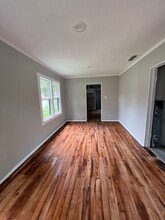 335 Henry St in San Antonio, TX - Foto de edificio - Building Photo