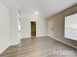 6372 Gainsboro Ave in Spring Hill, FL - Foto de edificio - Building Photo