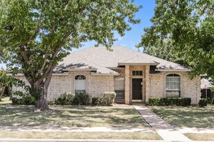 510 Branchwood Dr in Lancaster, TX - Building Photo