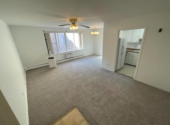 property at 539 W Stratford Pl