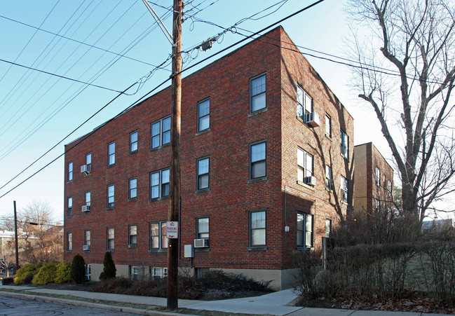 1829 Courtland Ave in Cincinnati, OH - Building Photo - Building Photo