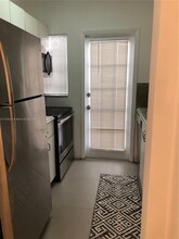 911 Meridian Ave in Miami Beach, FL - Building Photo - Building Photo