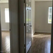 8304 Key Royal Cir in Naples, FL - Foto de edificio - Building Photo