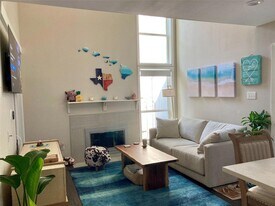 935 La Posada Dr, Unit 252 in Austin, TX - Building Photo