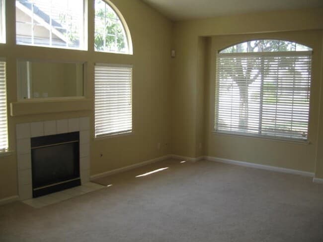 2345 E Oak Haven Dr in Fresno, CA - Foto de edificio - Building Photo