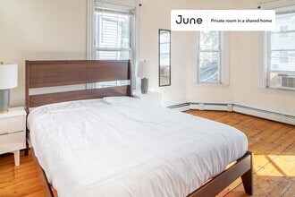 Room in Shared 5 bed/1 bath home in Boston, MA - Building Photo - Building Photo