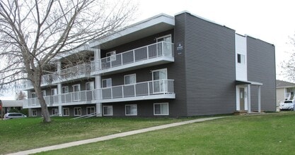 Squires Court in Bonnyville, AB - Building Photo - Building Photo