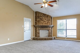6320 Woodstream Trail in Fort Worth, TX - Foto de edificio - Building Photo