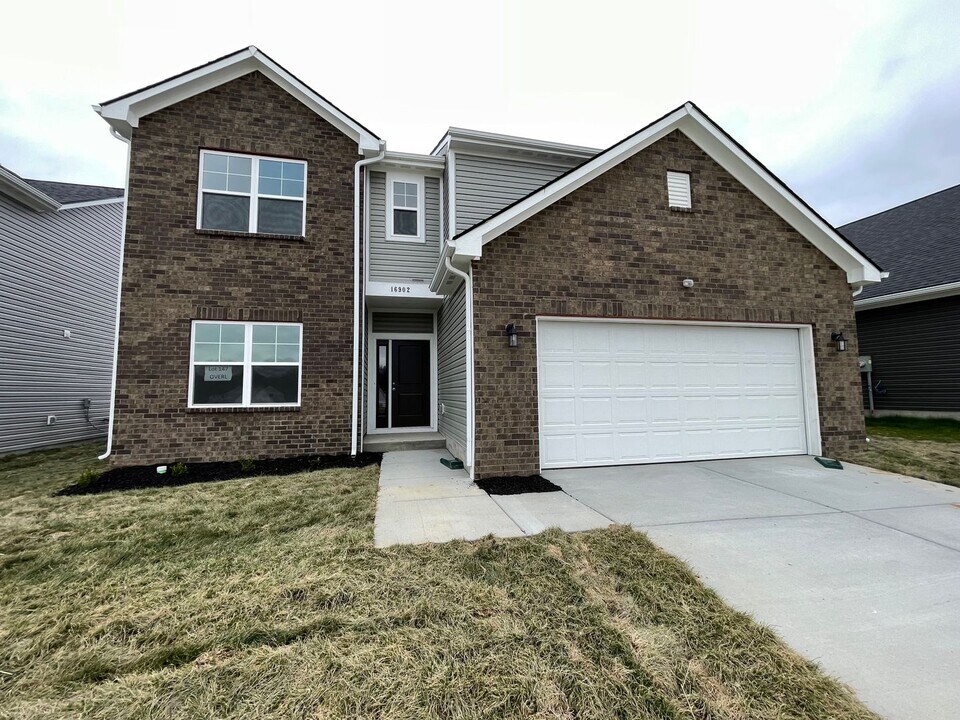 16902 Meander Wy in Louisville, KY - Building Photo
