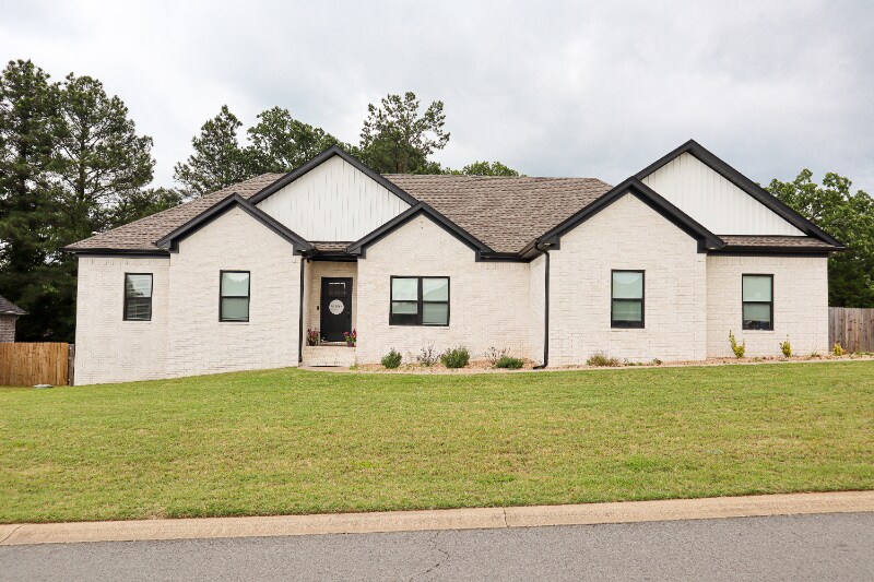 1596 Alamosa Dr in Cabot, AR - Building Photo