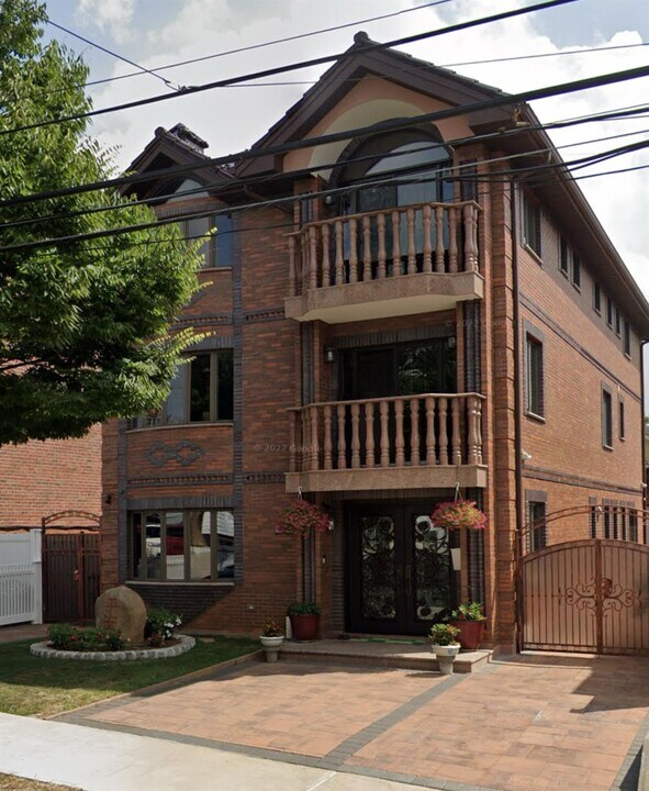 45-53-53 160th St in New York, NY - Building Photo