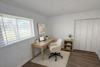 902 E Tiffany Dr in West Palm Beach, FL - Building Photo - Building Photo