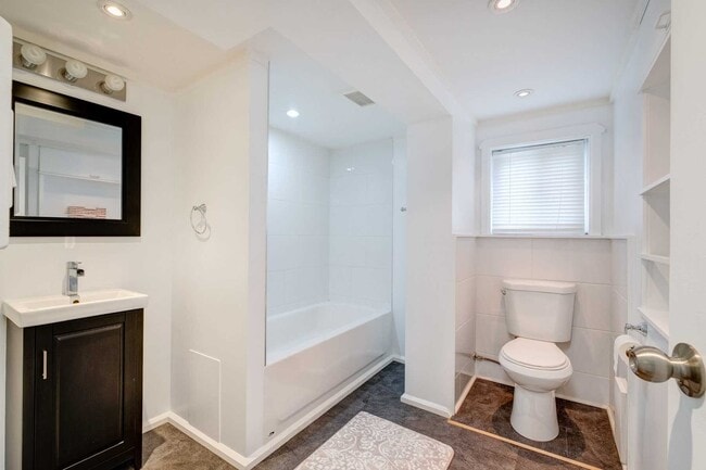 4 Cliffside Dr in Toronto, ON - Building Photo - Building Photo