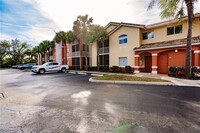 6490 Aragon Way in Ft. Myers, FL - Building Photo - Building Photo