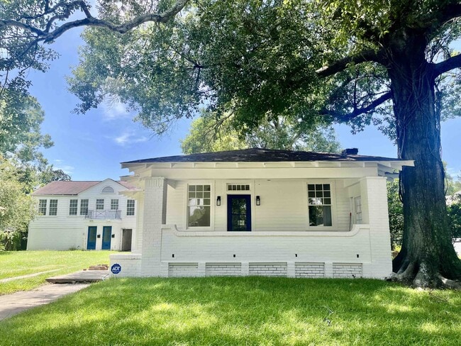 property at 912 Park Blvd