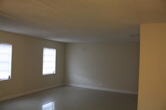 3730 SW 60th Ave in Davie, FL - Building Photo - Building Photo