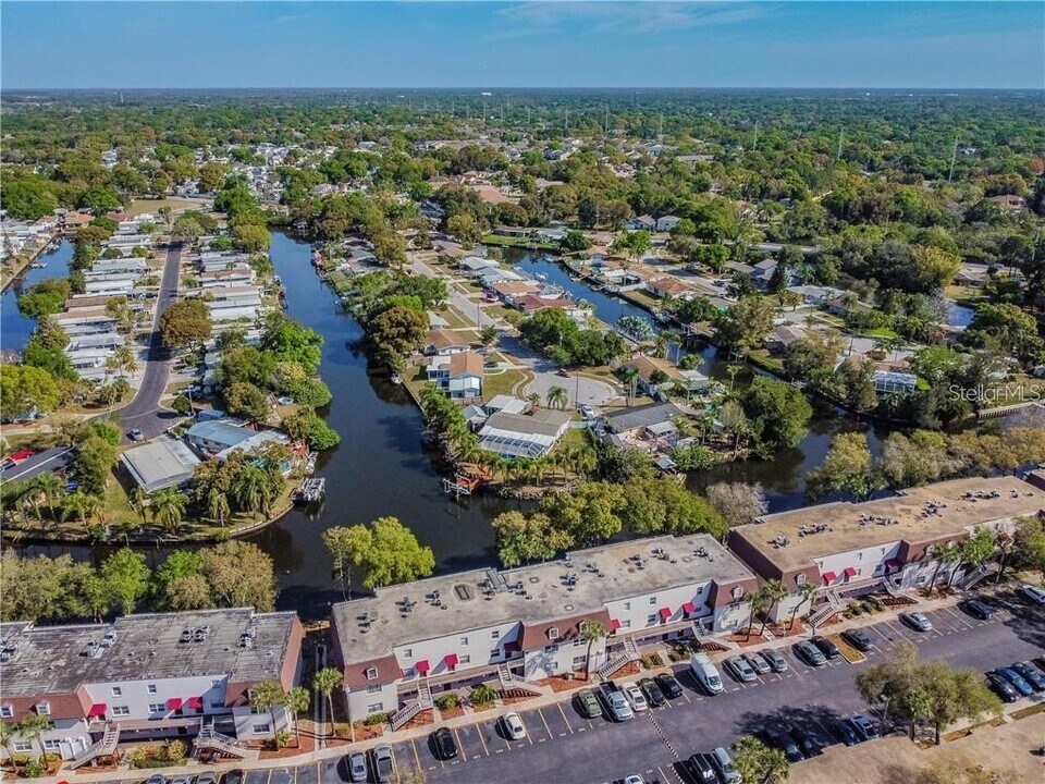 9134 Tudor Dr in Tampa, FL - Building Photo