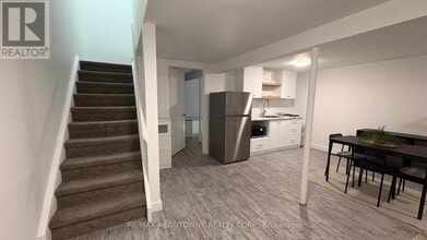 1440 Sixth Line in Oakville, ON - Building Photo - Building Photo