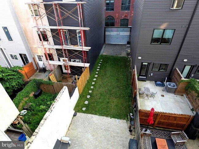 2058 E Susquehanna Ave in Philadelphia, PA - Building Photo - Building Photo