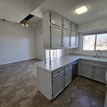 1305 Rio Rancho Blvd SE in Rio Rancho, NM - Building Photo - Building Photo