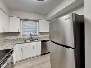 415 Plainville Dr SW in Atlanta, GA - Building Photo - Building Photo