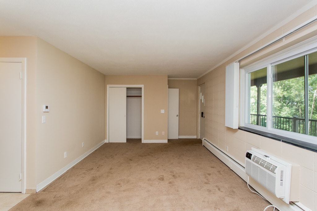 Woodridge Manor Apartments in Cranston, RI