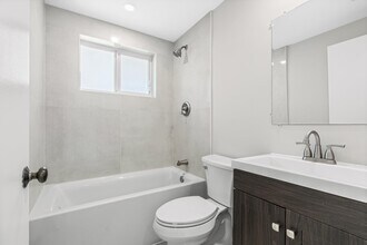 541 NE 44th St in Boca Raton, FL - Building Photo - Building Photo