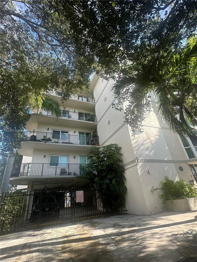 954 SW 36th Ct in Miami, FL - Building Photo - Building Photo