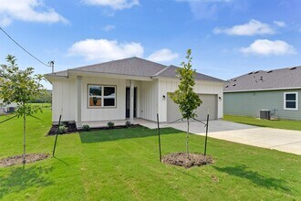 1255 Pecan Valley Dr in Marble Falls, TX - Building Photo - Building Photo