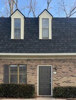 1071 Level Creek Rd in Buford, GA - Building Photo