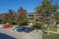 Estates One Condominiums in Broadview Heights, OH - Foto de edificio - Building Photo