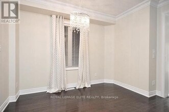 2092 Fiddlers Way in Oakville, ON - Building Photo - Building Photo