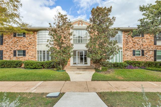 5825 E University Blvd in Dallas, TX - Foto de edificio