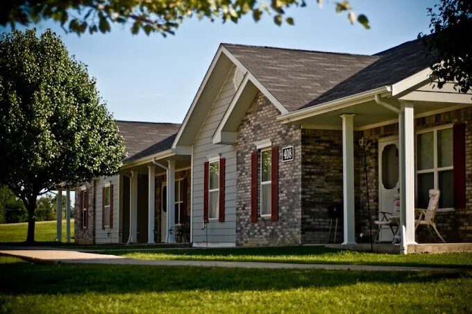 7000 N Buckingham Square in Columbia, MO - Foto de edificio