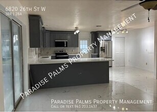6820 26th St W in Bradenton, FL - Foto de edificio - Building Photo
