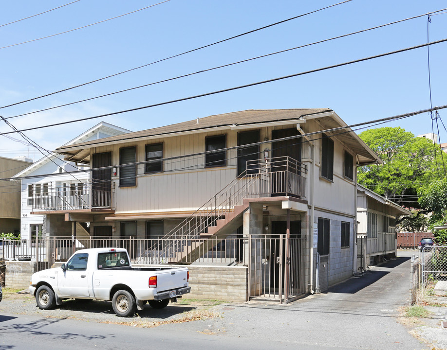 1564 Kalakaua Ave in Honolulu, HI - Building Photo