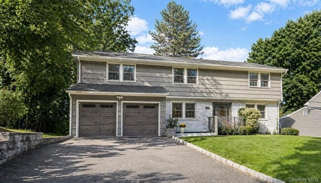 property at 10 Lundy Ln
