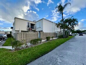 11983 Shakerwood Ln in West Palm Beach, FL - Building Photo - Building Photo