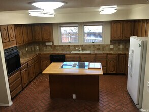 2205 Thomas Jefferson Dr in Reno, NV - Building Photo - Building Photo