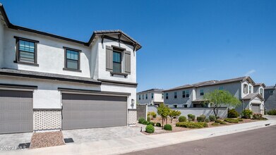 4830 E Helena Dr in Scottsdale, AZ - Building Photo - Building Photo