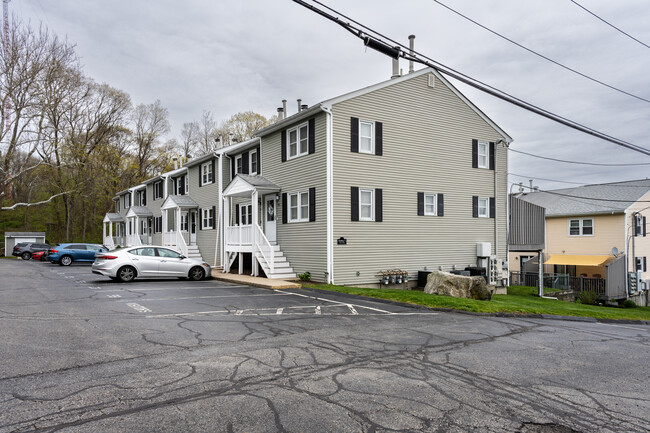 Morgan Estates Condominiums in Johnston, RI - Foto de edificio - Building Photo