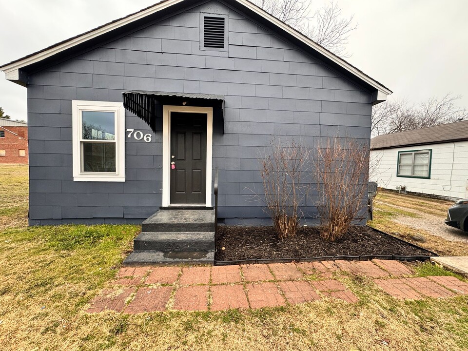 706 K St NW in Ardmore, OK - Foto de edificio