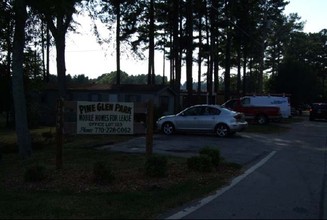 Pine Glen Mobile Home Park in Griffin, GA - Foto de edificio - Building Photo