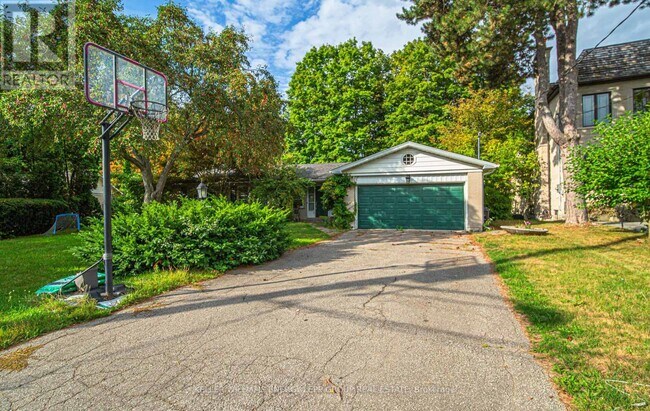 property at 15 Artinger Ct