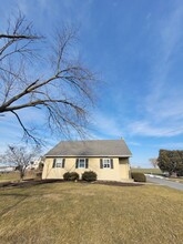 331 Newport Rd in Leola, PA - Foto de edificio - Building Photo