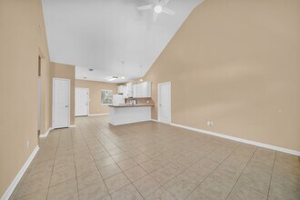 1213 Oxon Run in Montgomery, TX - Foto de edificio - Building Photo