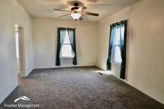 212 Ash St in Wamego, KS - Building Photo - Building Photo