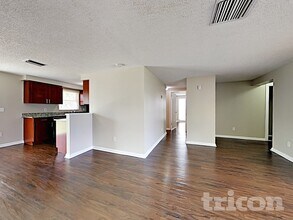 8508 Woodhurst Dr in Tampa, FL - Building Photo - Building Photo