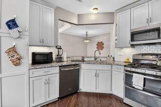 6044 Steeplechase Ln in Suffolk, VA - Foto de edificio - Building Photo